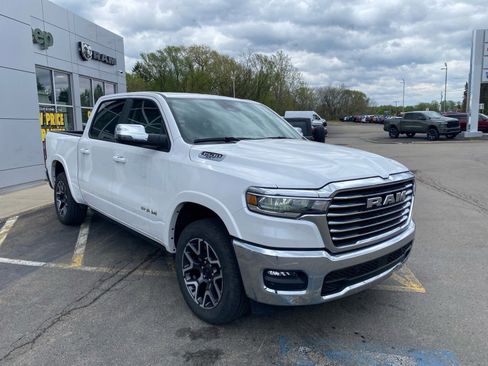 Used 2025 RAM 1500 Laramie AWD/4WD image 7