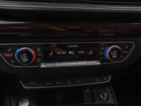 Used 2020 Audi Q5 Prestige image 17