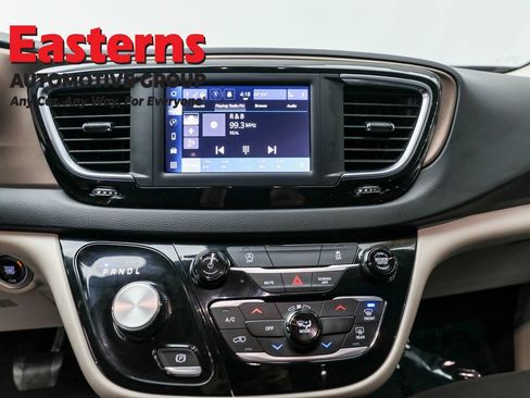 Used 2023 Chrysler Voyager LX image 12