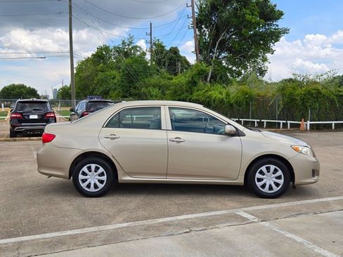 Used 2010 Toyota Corolla LE FWD image 4
