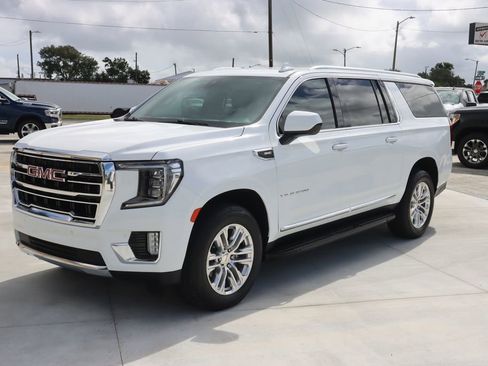 Used 2021 GMC Yukon XL SLT image 4