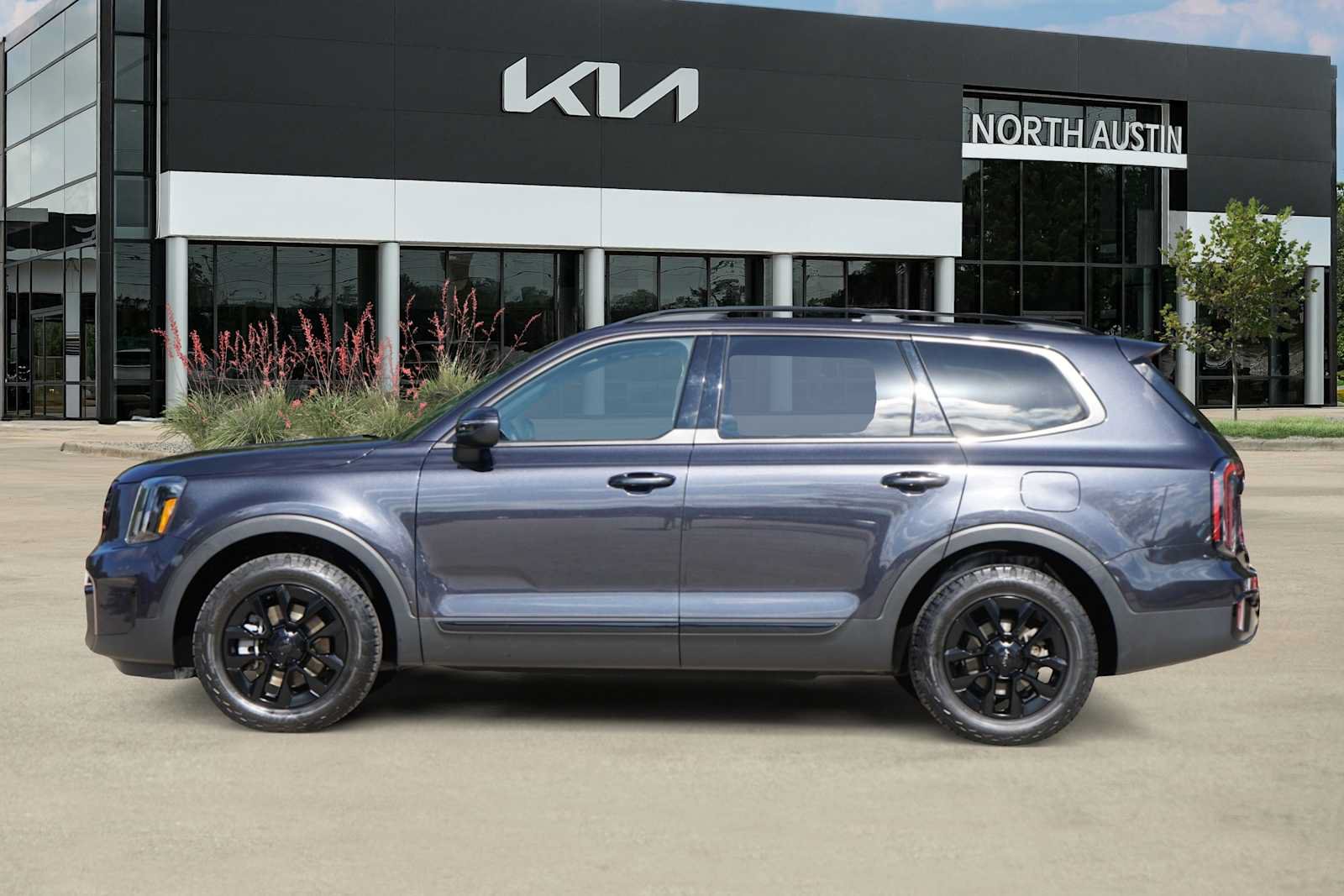 Certified 2025 Kia Telluride AWD image 3