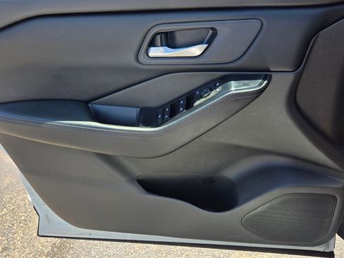 Used 2025 Nissan Rogue SV FWD image 28
