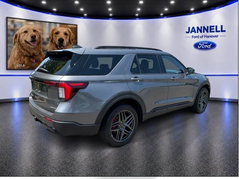 Used 2025 Ford Explorer ST-Line w/ ST-Line Street Pack AWD/4WD image 6