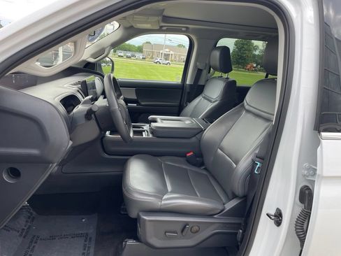 Certified 2025 Ford Expedition Active AWD/4WD image 8