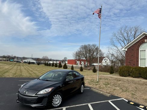 Used 2013 MAZDA MAZDA3 i SV w/ Convenience Pkg image 1
