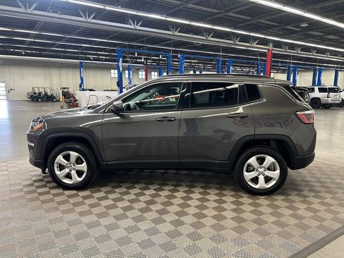 Used 2018 Jeep Compass Latitude w/ Cold Weather Group AWD/4WD image 8
