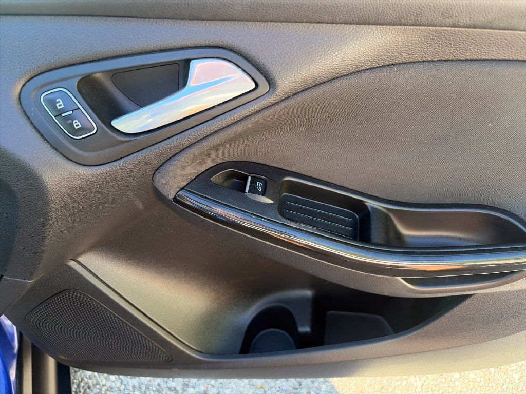 Used 2015 Ford Focus Titanium FWD image 41