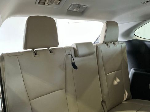 Used 2021 Toyota Highlander XLE AWD/4WD image 20