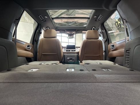 Used 2024 Chevrolet Suburban High Country AWD/4WD image 43