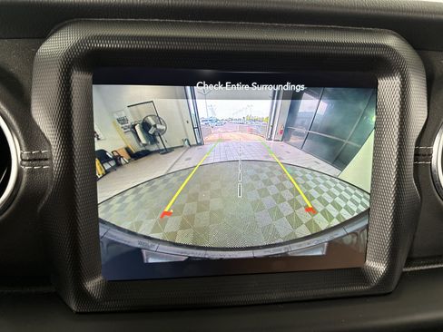 Used 2022 Jeep Wrangler Unlimited Sahara w/ Cold Weather Group image 24