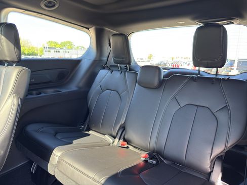 New 2027 Chrysler Pacifica Select AWD/4WD image 35