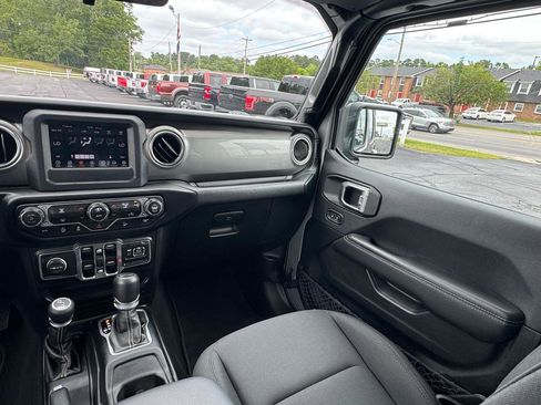 Used 2020 Jeep Wrangler Unlimited Sahara AWD/4WD image 18
