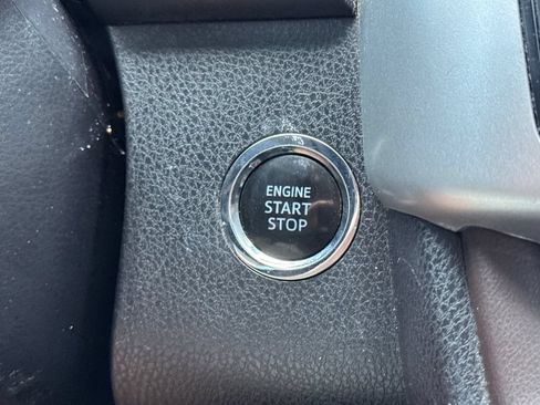 Used 2018 Toyota Highlander XLE AWD/4WD image 24