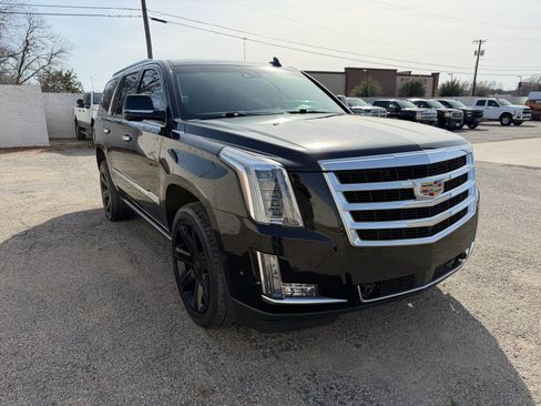 Used 2018 Cadillac Escalade Premium Luxury image 8