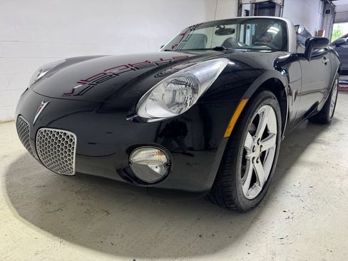 Used 2006 Pontiac Solstice Convertible w/ Premium Package RWD image 2
