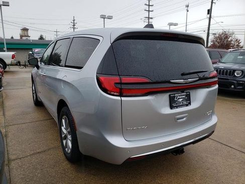 New 2026 Chrysler Pacifica Limited w/ Trailer Tow Group image 4
