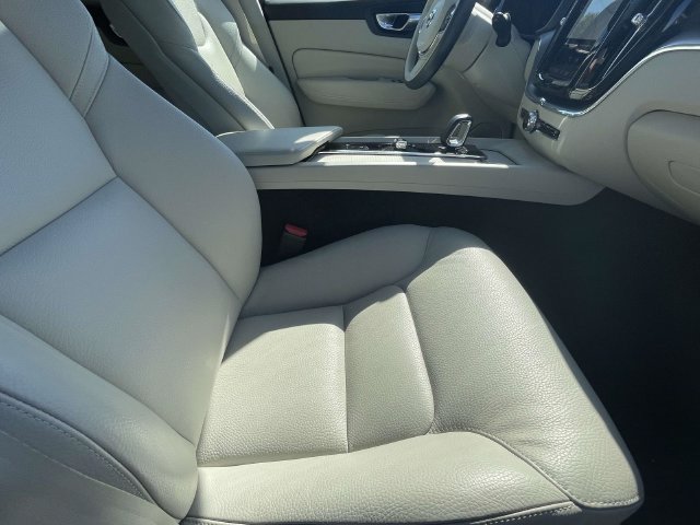 Used 2024 Volvo XC60 B5 Core w/ Climate Package AWD/4WD image 14