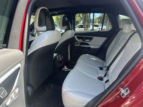 Used 2024 Mercedes-Benz GLC 300 4MATIC image 31