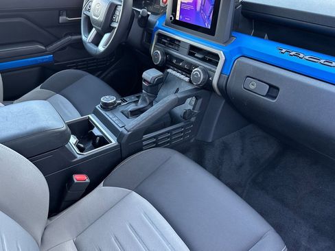 Used 2025 Toyota Tacoma TRD Off-Road AWD/4WD image 31
