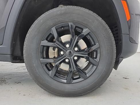 Used 2025 Jeep Grand Cherokee Altitude AWD/4WD image 19