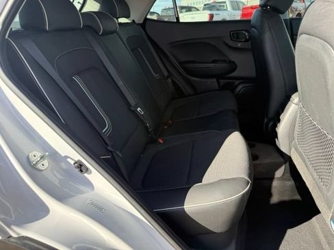 Used 2024 Hyundai Venue Limited FWD image 35
