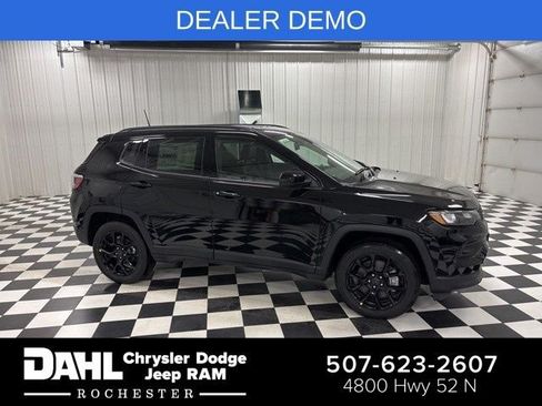 Used 2026 Jeep Compass Latitude AWD/4WD image 1