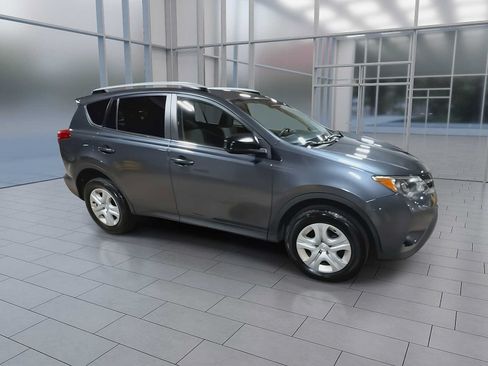 Used 2015 Toyota RAV4 LE AWD/4WD image 2