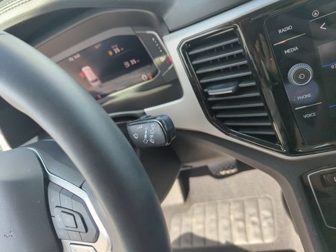 Used 2023 Volkswagen Atlas SE w/ Panoramic Sunroof Package FWD image 24