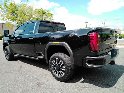 Certified 2025 GMC Sierra 2500 Denali Ultimate w/ Max Trailering Package AWD/4WD image 5