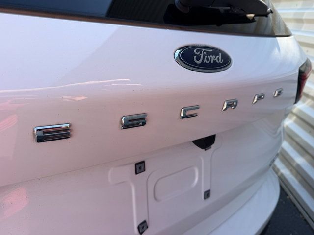 Used 2024 Ford Escape ST-Line w/ Tech Pack #1 AWD/4WD image 5
