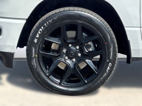 Used 2024 RAM 1500 Laramie AWD/4WD image 12