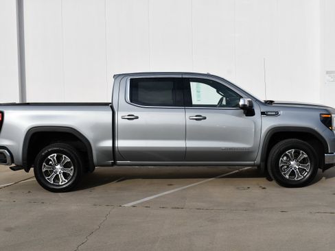 Used 2026 GMC Sierra 1500 SLE w/ Preferred Package image 4