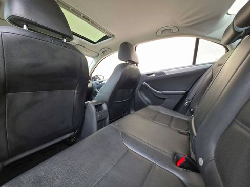 Used 2017 Volkswagen Jetta SE FWD image 12