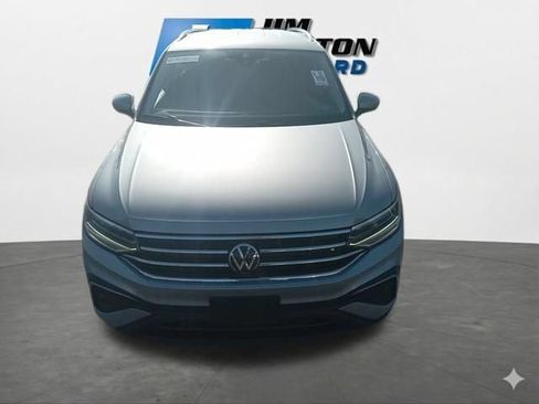 Used 2024 Volkswagen Tiguan SE FWD image 3