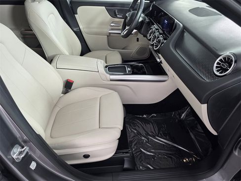 Certified 2025 Mercedes-Benz GLA 250 image 28