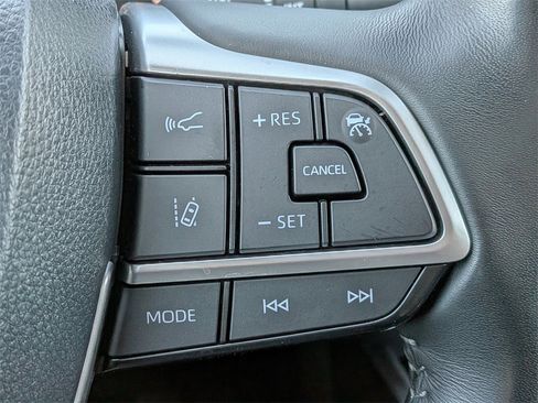 Used 2023 Toyota Highlander L image 26