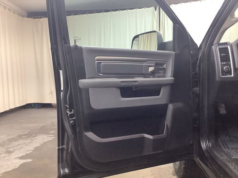 Used 2018 RAM 1500 Classic SLT image 12