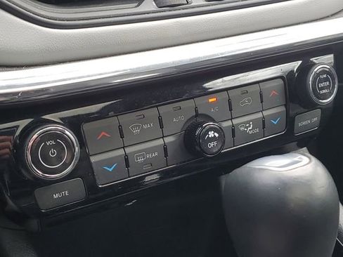 Used 2022 Jeep Compass Limited w/ Elite Group image 18