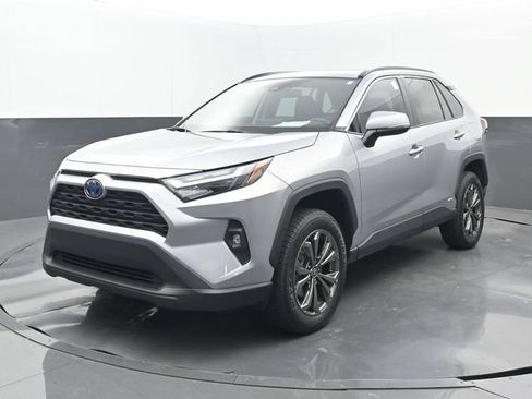 Used 2022 Toyota RAV4 XLE Premium AWD/4WD image 25