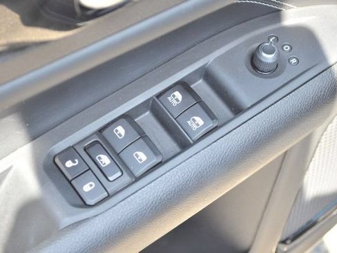 Used 2023 Jeep Compass Latitude w/ Convenience Group AWD/4WD image 15