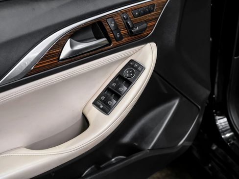 Used 2018 INFINITI QX30 Premium w/ Technology Package image 40