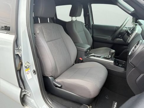 Used 2019 Toyota Tacoma TRD Sport AWD/4WD image 12