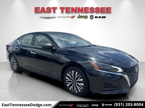 Used 2024 Nissan Altima 2.5 SV FWD image 1