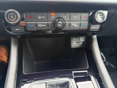 Used 2025 Jeep Compass Limited AWD/4WD image 19