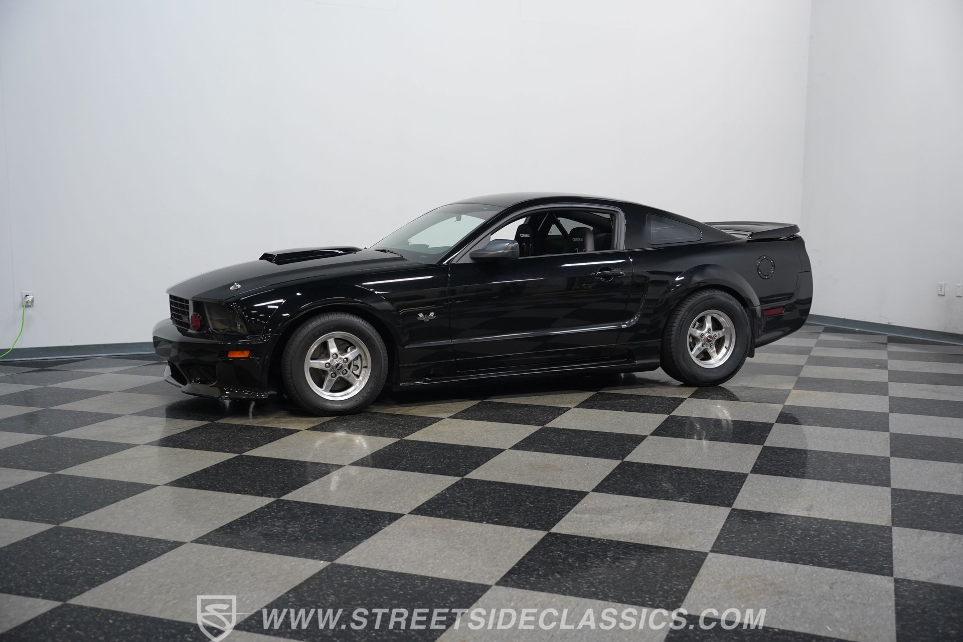 Used 2006 Ford Mustang GT RWD image 6