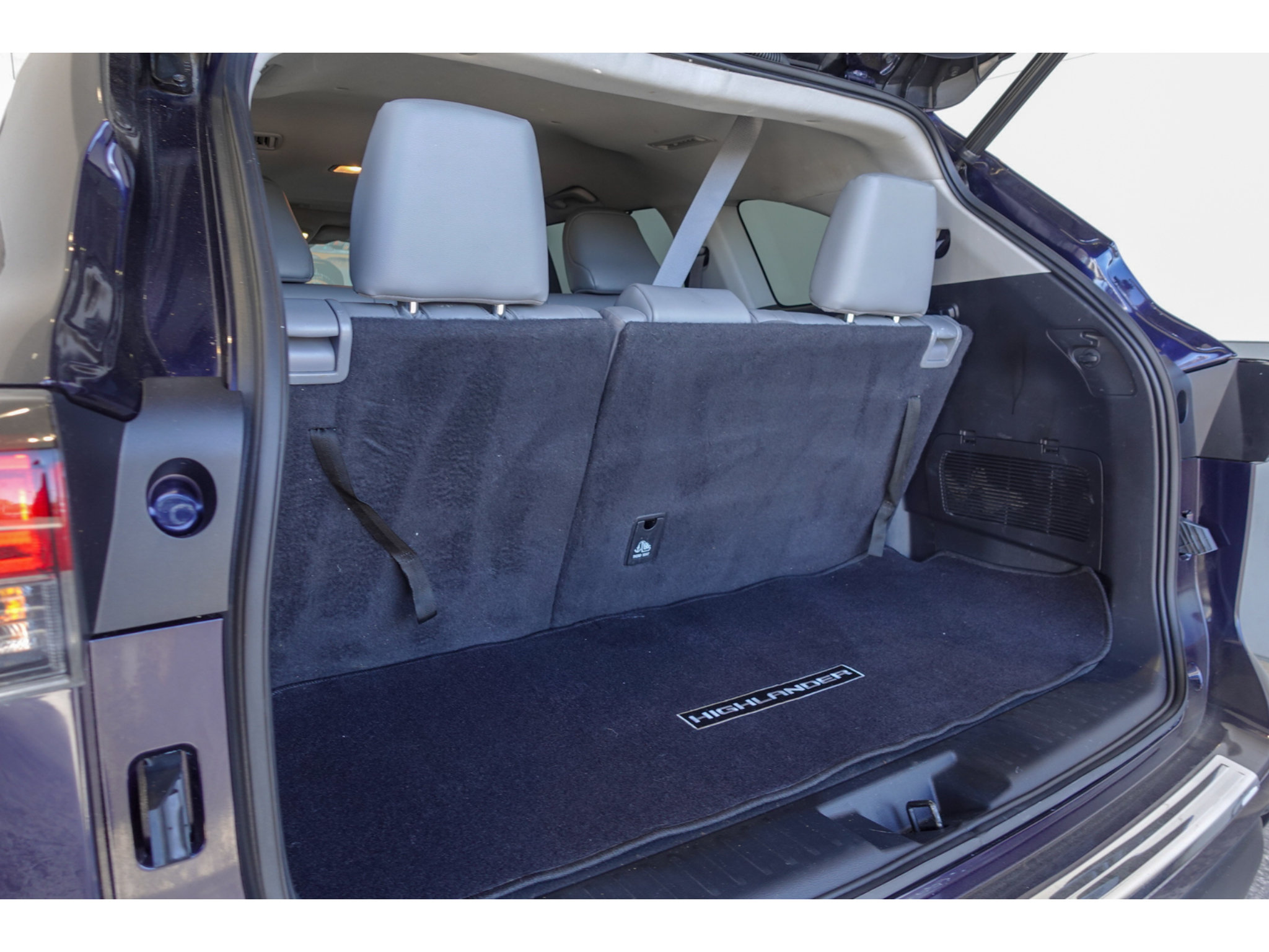 Used 2023 Toyota Highlander XLE w/ Protection Package #3 (TMS) AWD/4WD image 25