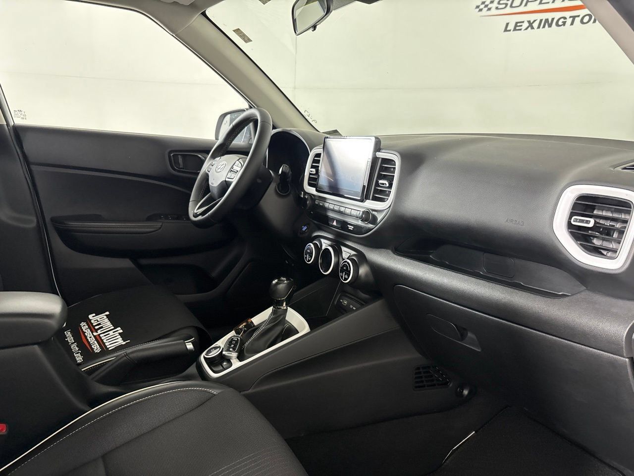 Used 2022 Hyundai Venue Limited FWD image 32
