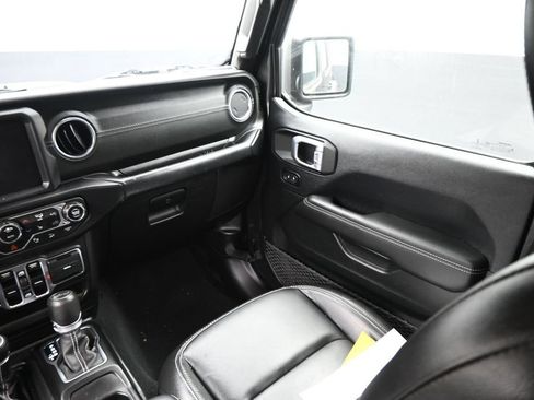 Used 2019 Jeep Wrangler Unlimited Sahara AWD/4WD image 19