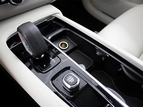 New 2025 Volvo XC90 T8 Plus w/ Protection Package Premier image 26